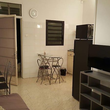 Appartement Centre Sainte-Clotilde Екстериор снимка